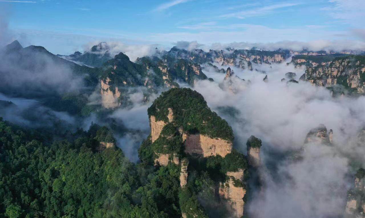這個(gè)秋天，赴一場峰林與云海相擁的浪漫